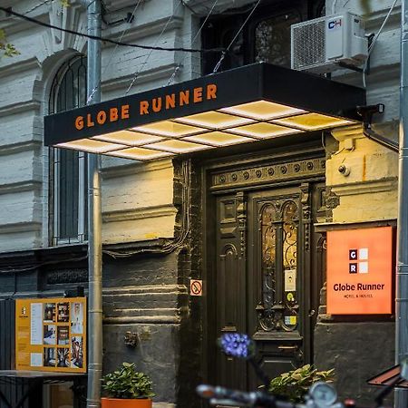 Globe Runner Hostel เคียฟ ภายนอก รูปภาพ