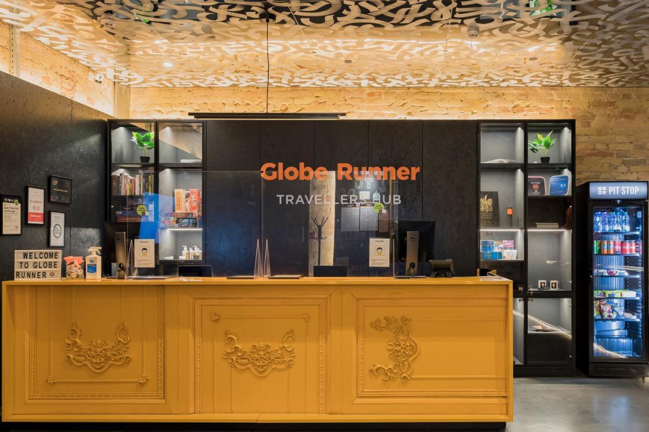 Globe Runner Hostel เคียฟ ภายนอก รูปภาพ