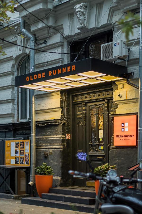 Globe Runner Hostel เคียฟ ภายนอก รูปภาพ